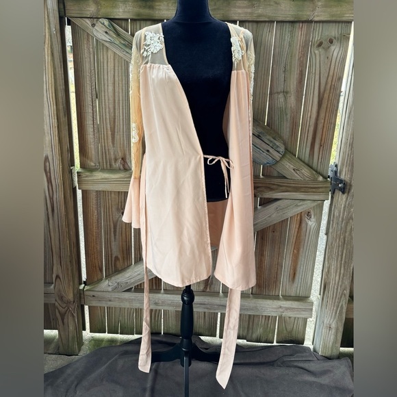 Robed with Love Hildy Pink Satin Bridesmaid Robe Floral Embroidered Details M - Picture 3 of 15